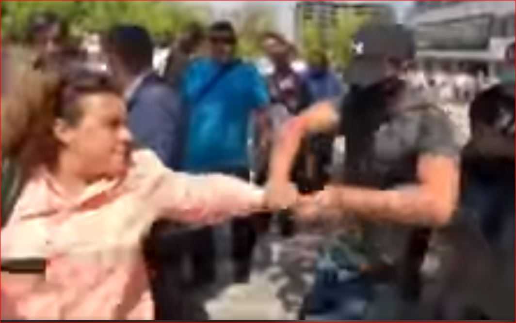 2B75B31A-AF40-4C5A-86FE-D3387DEBE9B4