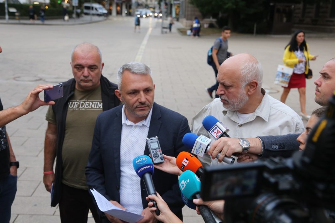 Отровното-трио