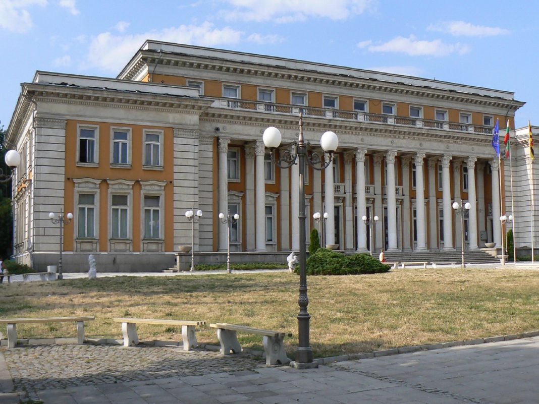 1af57280eff4f697496641f0afe86347Pernik-culture-palace-left-1068x801