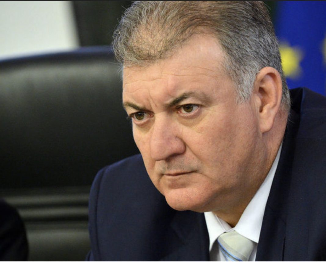 F5CB3E2E-606E-456C-8168-4F4802EB9C90