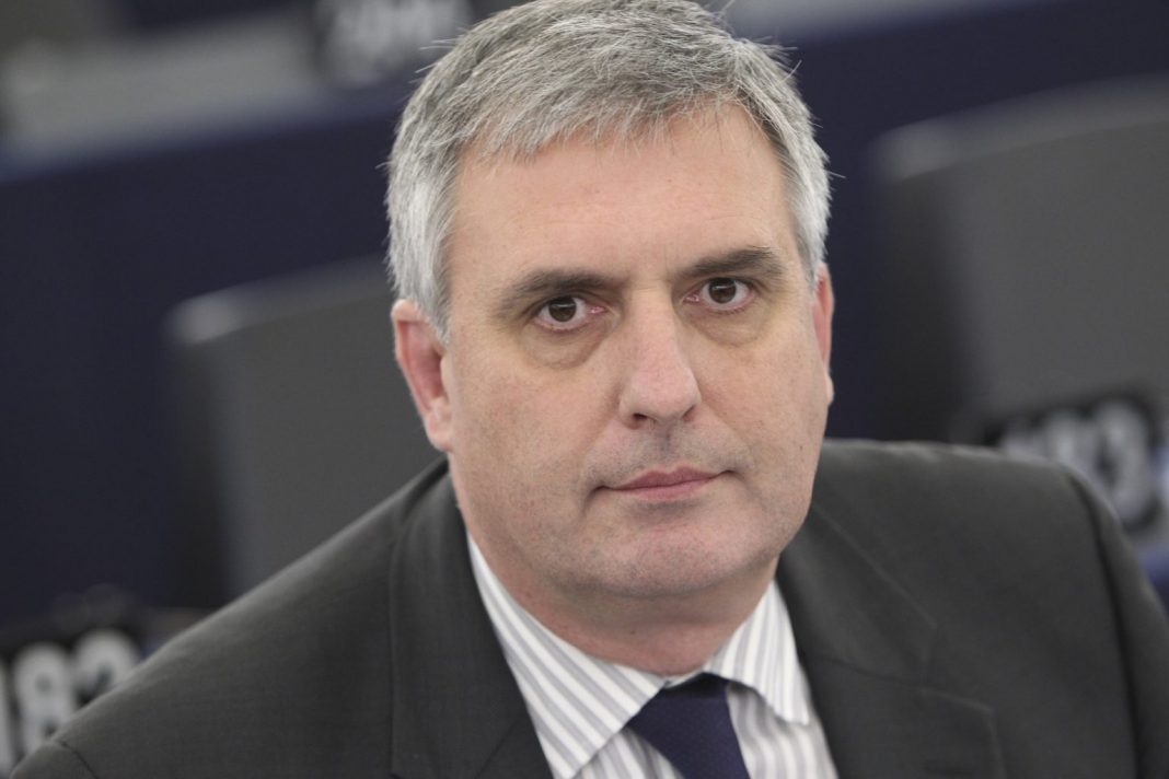 1404D5AC-1684-405F-B133-6A031F4BC914