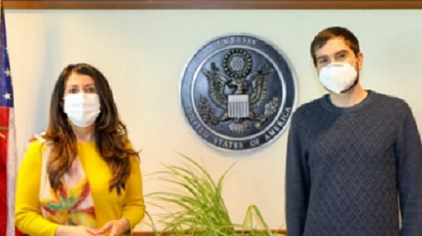 4E294E81-B4EF-441E-B596-A27C50143FDE