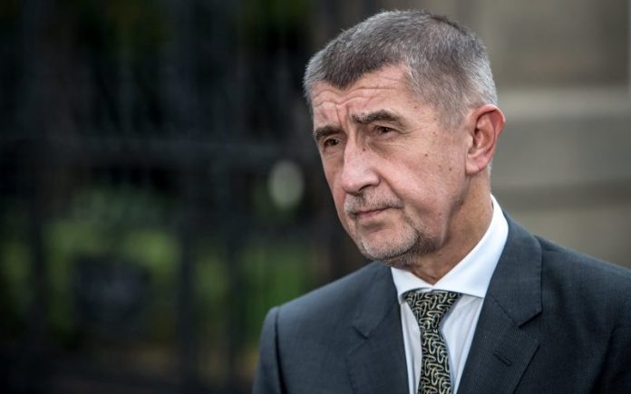 5816352-800x500-1-696x435