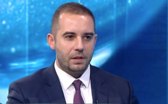 EoED9QTXYAE0YJa_4106063541687407347_original-696x430