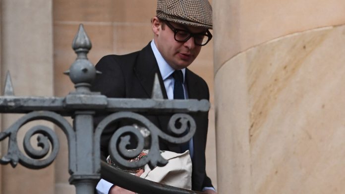 simon-bowes-lyon-queen-elizabeth-iis-cousin-696x392