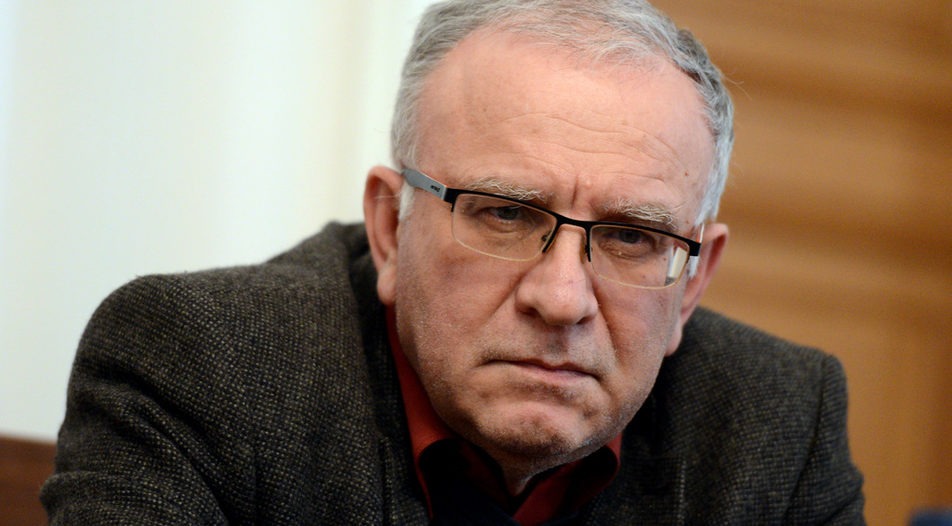 EADB66D9-AD4F-426F-A0B1-554EAC7AFCD8