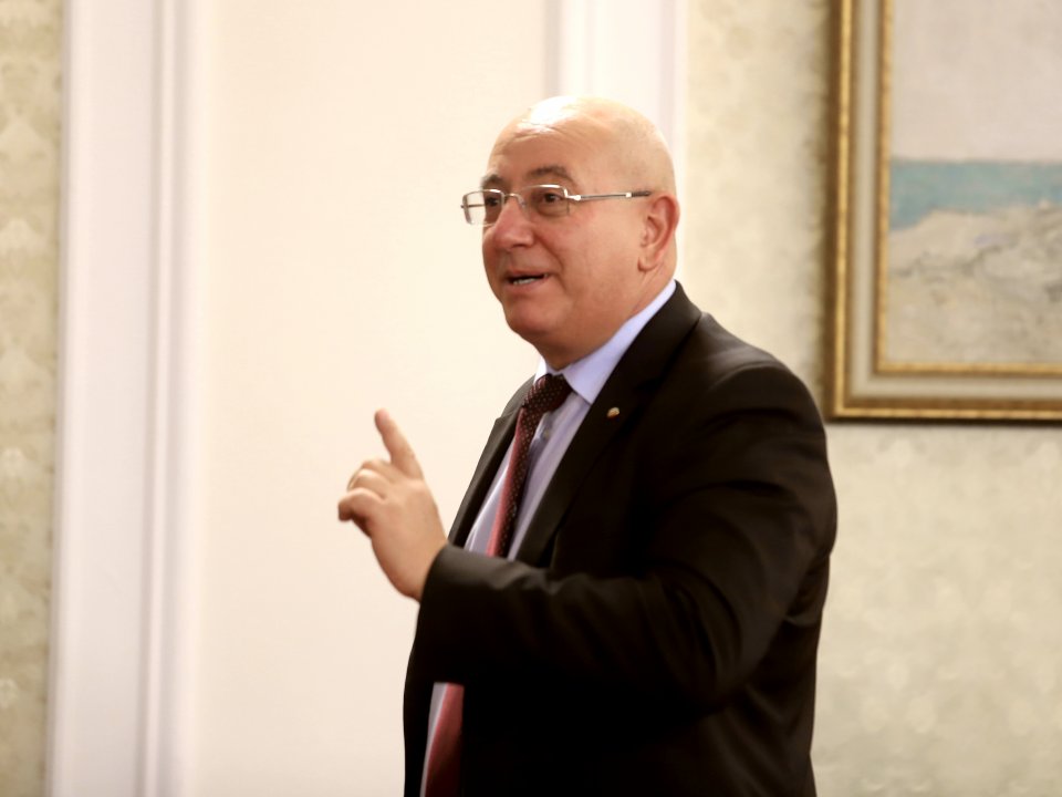 F33143E5-5EAB-4466-8C22-EAF73F96A2E6