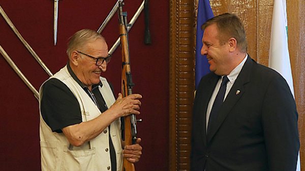 F434DD18-6F46-48F6-B2C1-08B4F09A1A90