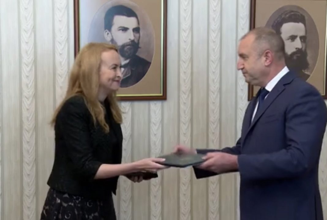 1A0C359D-331F-4F80-8CC5-CF6F076F8B76