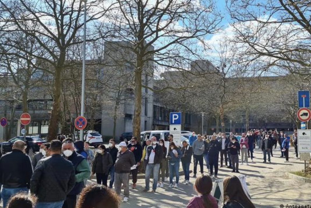 5602589B-3EB7-4C69-85C9-31C188497C9E