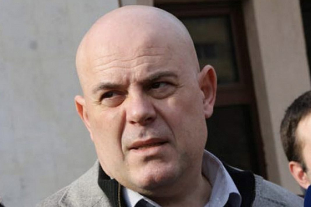 2407AF1D-F649-478A-AEED-F1714C22EE4A