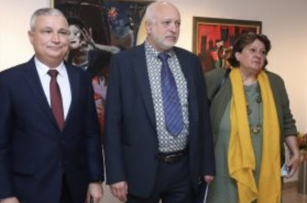 5BBA618C-181B-4D49-9C32-A3AAF7E95C95