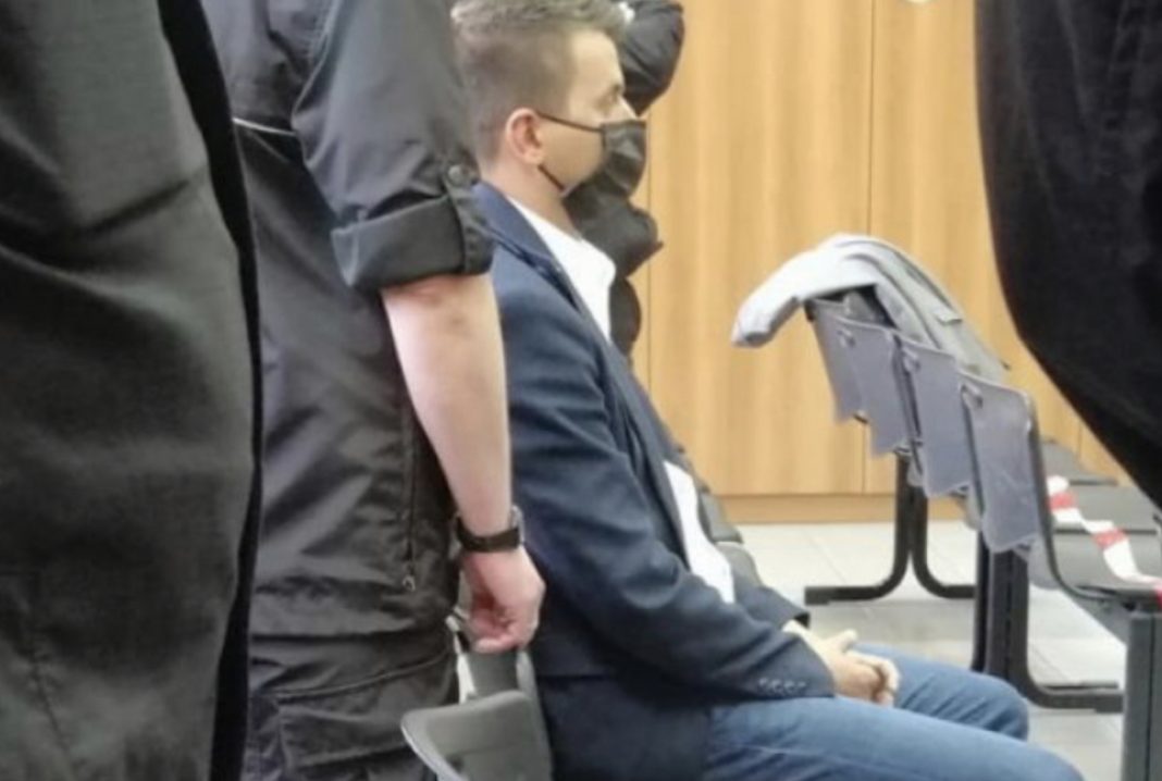 668713DD-2FDB-4539-847C-8400DBFE25A3