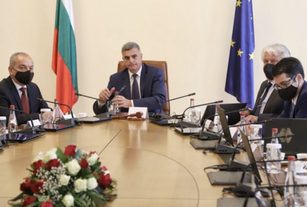 D9C32390-5639-49E8-A5B7-4411DD45BE62