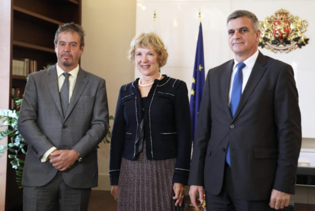 0F227EA2-B67E-439D-AE15-97F8935F77FF