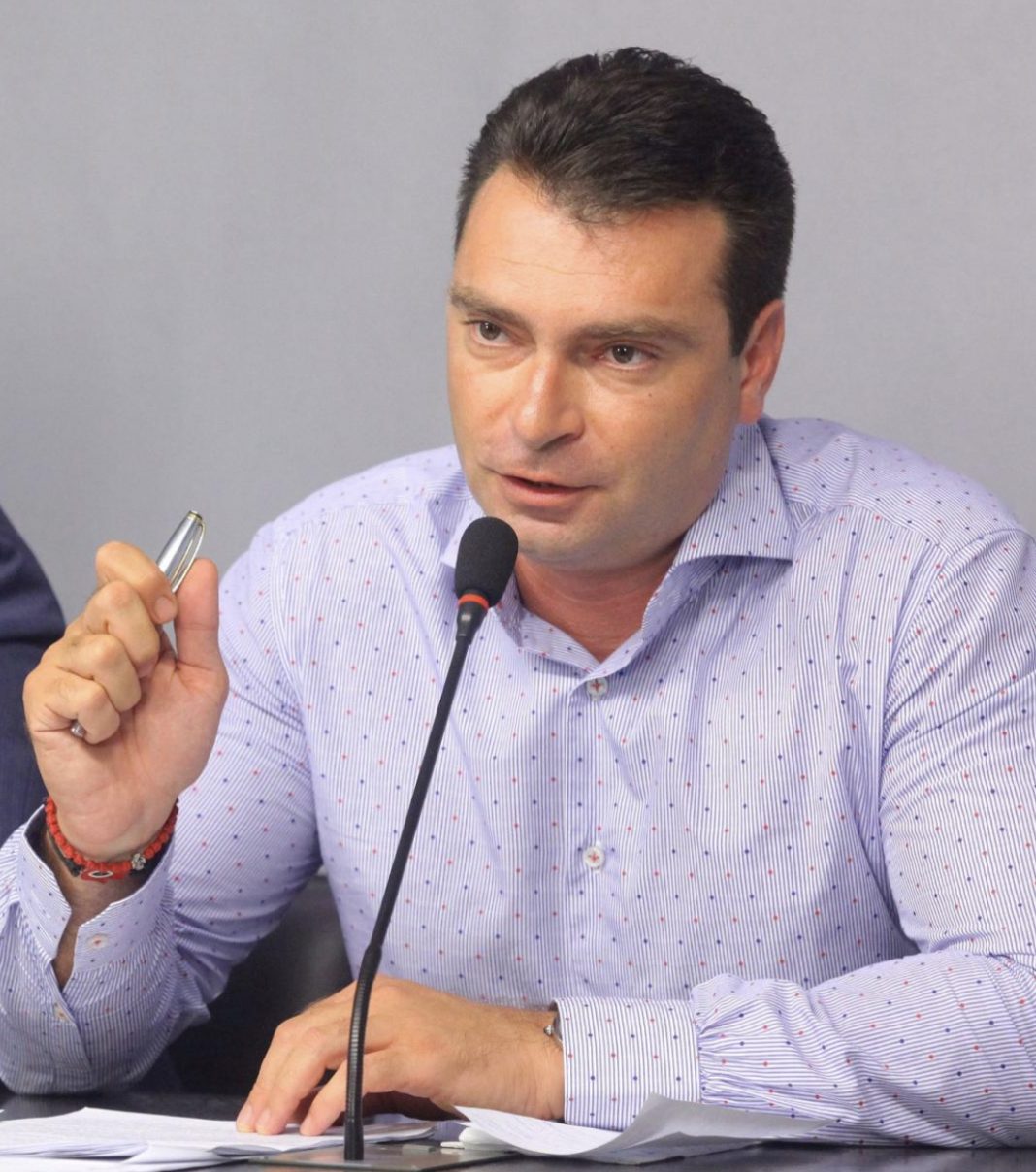 9FB4FCA3-BEC0-413B-B928-EBF084FA486D