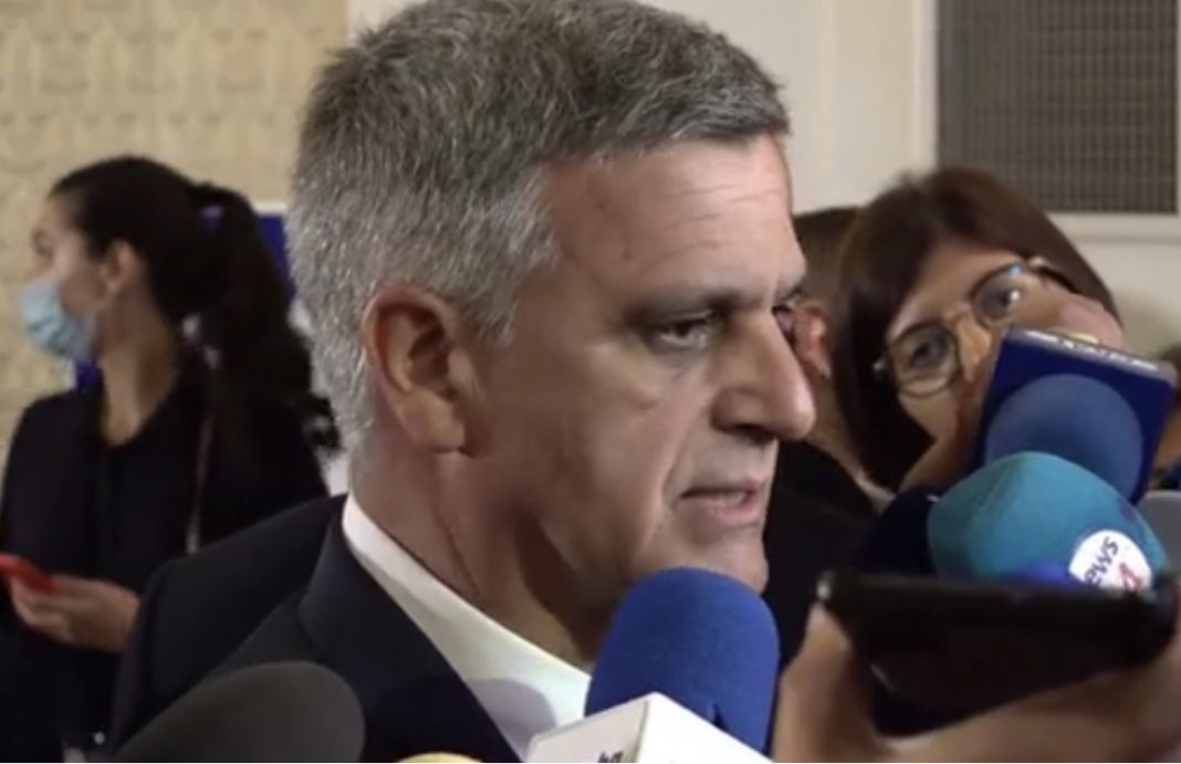 4174B13F-428E-4245-BF65-C0A6EBF512EA