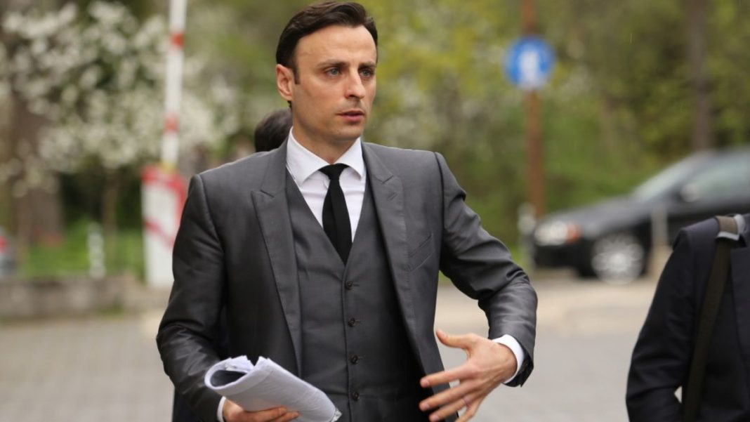 dimitar-berbatov-vnasa-sabranite-podpisi-za-provejdaneto-na-kongres-na-bfs-1