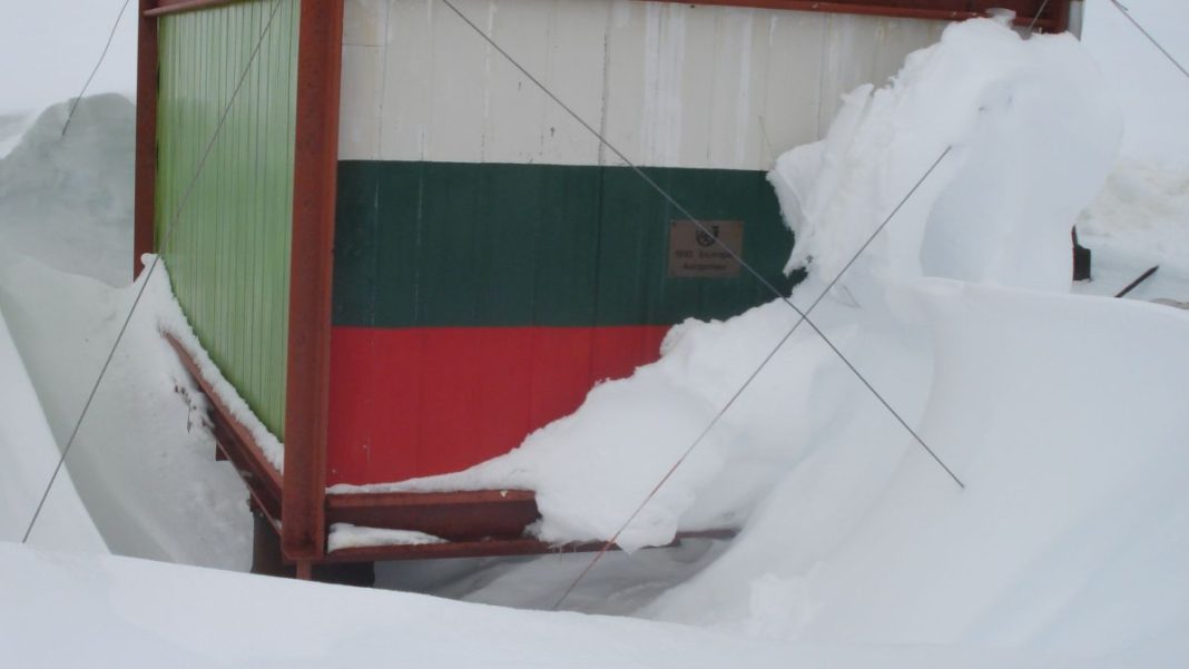 parvata-ni-grupa-antarktici-se-zavrashta-ot-ledenia-kontinent-1