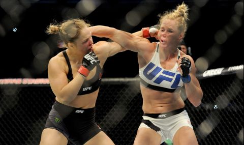 ronda-rouzi-pravi-senzacionno-zavrashtane-na-ringa-1