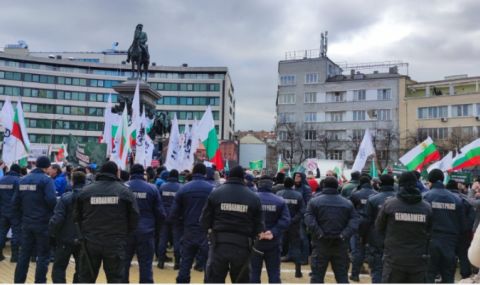 1100-chasa-vazrajdane-izliza-na-protest-1