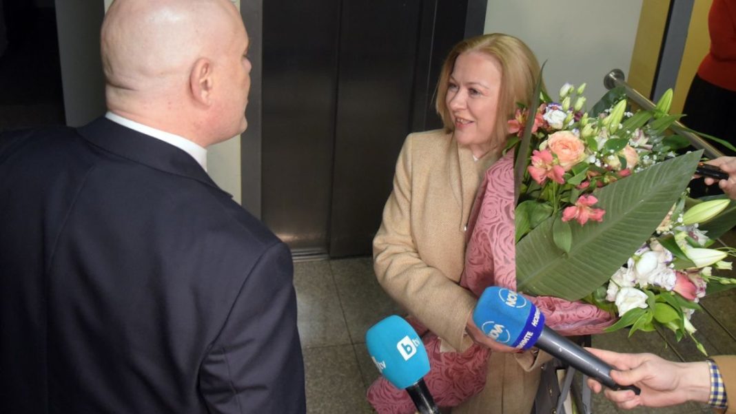 obnarodvaha-reshenieto-na-ks-iordanova-moje-po-vsako-vreme-da-poiska-ostavkata-na-geshev-1