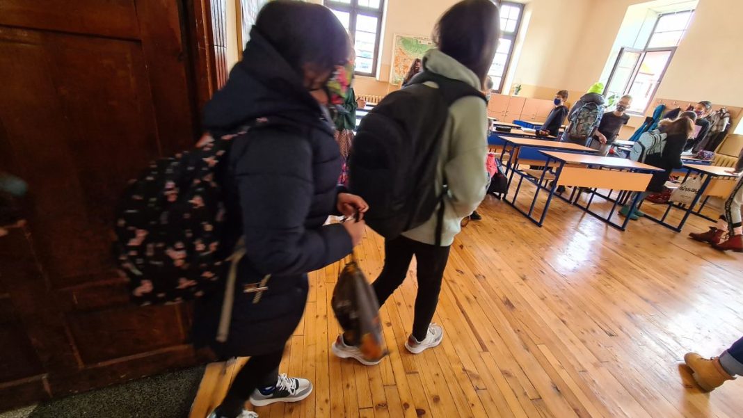 vsichki-deca-se-vrashtat-v-uchilishte-1