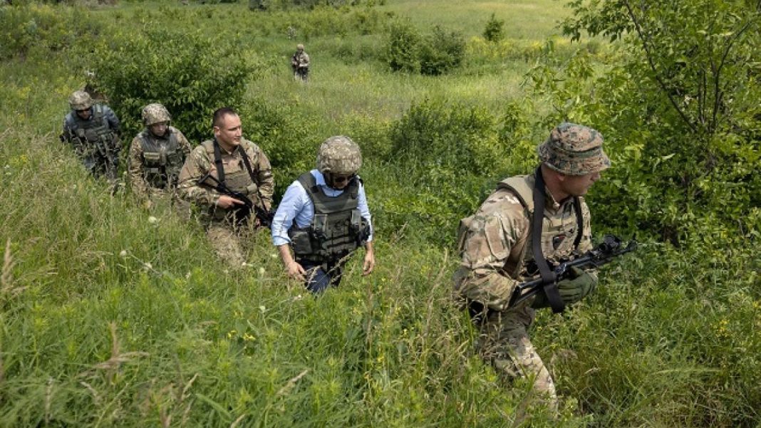 zapadni-jurnalisti-pod-obstrel-v-donbas-1