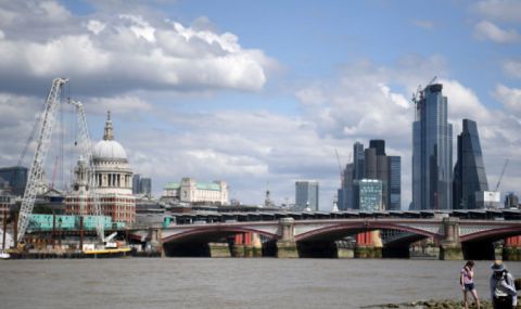 blokiraha-nakolko-mosta-nad-reka-temza-v-london-1