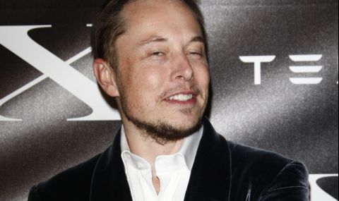 stuardesa-obvini-ilon-mask-v-seksualna-zloupotreba-1