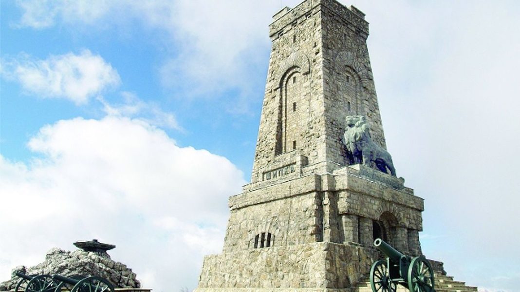 42-01-Паметникът_на_Свободата_на_връх_Св._Никола_в_Шипченския_проход_2843606985774203925_big