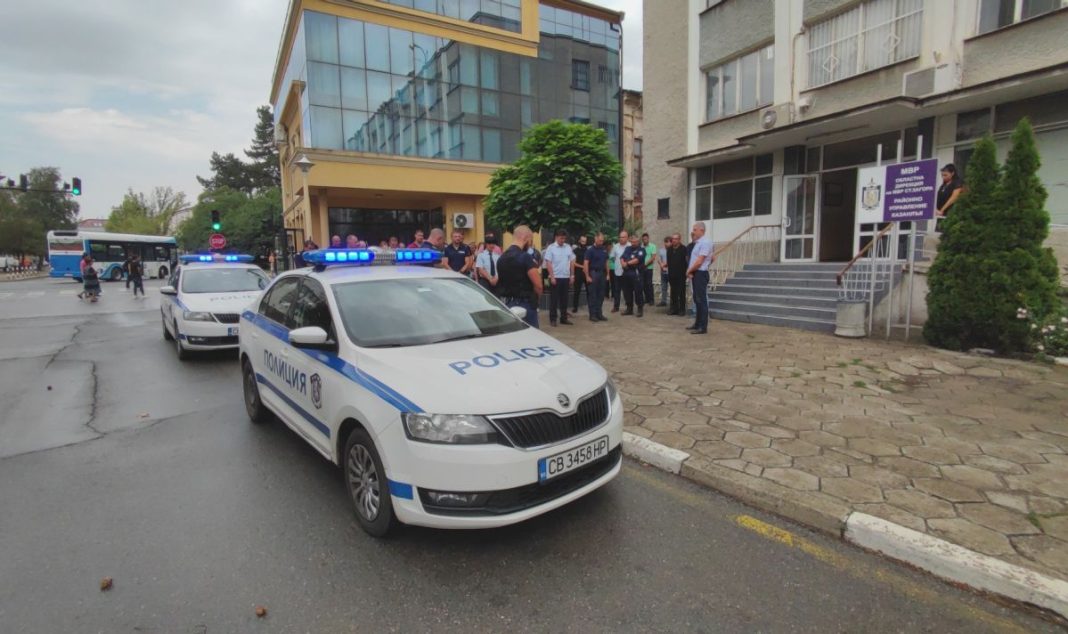 policiata-zalovi-tir-natovaren-s-migranti-v-burgas-1