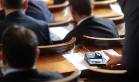 budjetnata-komisia-obsajda-kupuvaneto-na-oshte-f-16-1