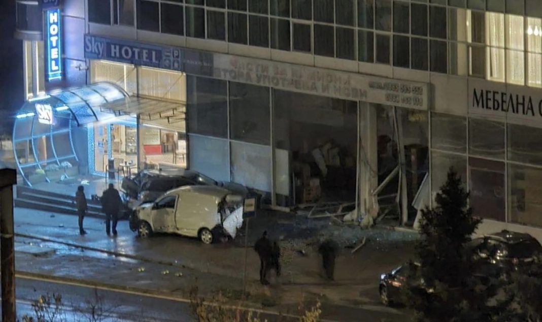 pian-shofyor-se-udari-v-spirka-dve-koli-i-magazin-vav-veliko-tarnovo-1