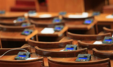 predstoi-izvanredno-zasedanie-na-parlamenta-i-parva-sreshta-za-pregovori-mejdu-dvete-nai-golemi-partii-1