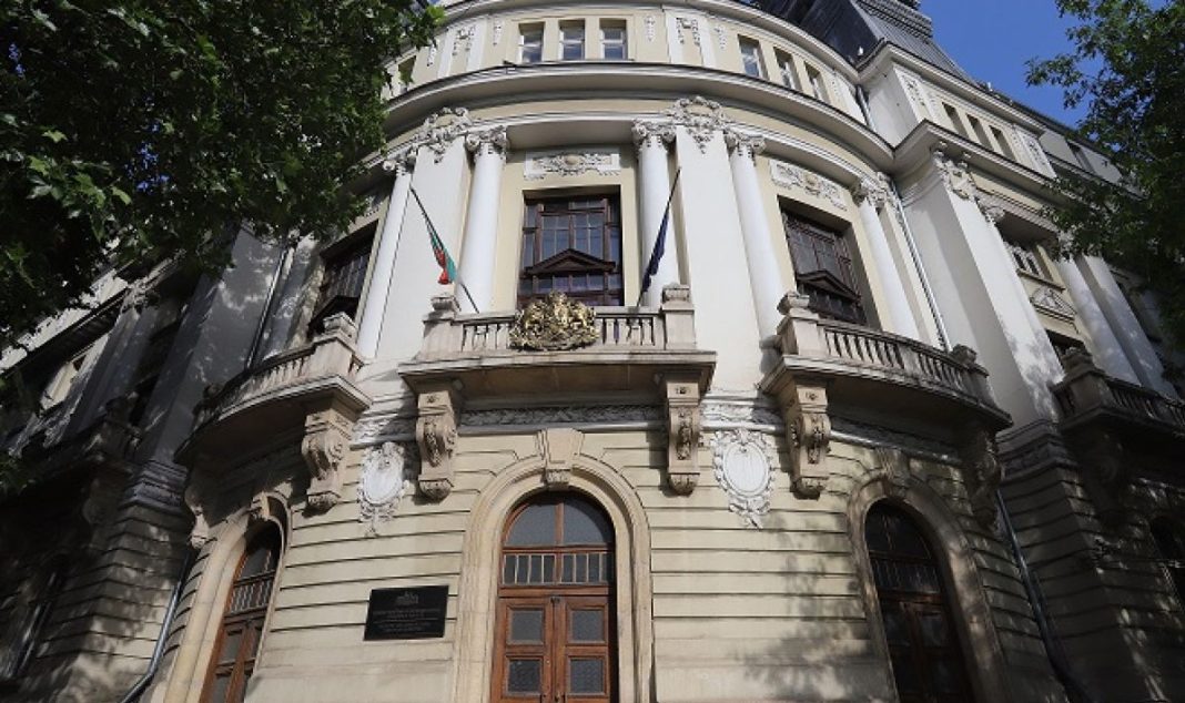 fermeri-ot-calata-strana-se-sabirat-pred-ministerstvoto-na-zemedelieto-1