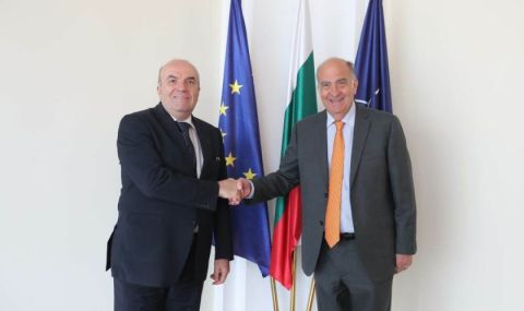 nikolai-milkov-razgovara-s-novia-poslanik-na-sasht-1