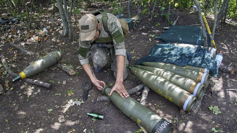 Ukrainian servicemen near Kharkiv