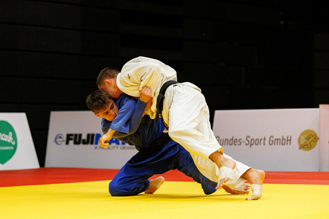 Димитър_Господинов,_в_синьо_lg