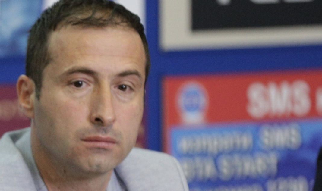 srabski-mitnichari-darjat-chasove-nared-korespondent-na-bta-na-granicata-zaradi-kniga-snimki-3