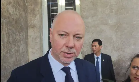 rosen-jelazkov-shte-iska-obasnenie-ot-voennia-ministar-za-gaf-pri-osveshtavaneto-na-boinite-znamena-1