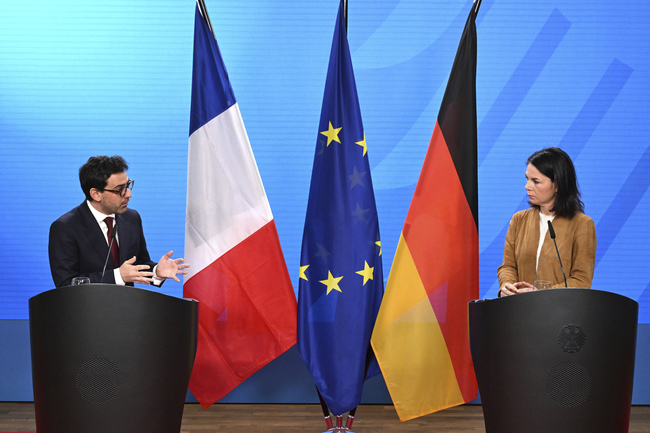 0d864c56464d4d8a82138a6c9db7dea6--0--4887e31863ac41f2b99be187fbdab536