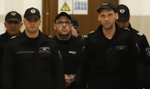 pred-sada-zastava-momicheto-tvardashto-che-e-karalo-djipa-na-semerdjiev-1