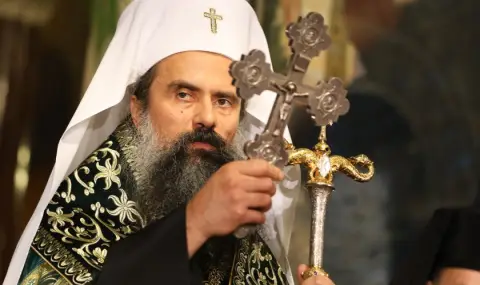 patriarh-daniil-otslujva-parva-liturgia-1