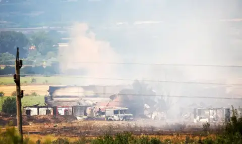 prodaljava-rabotata-po-okonchatelnoto-potushavane-na-ogana-v-skladovete-krai-elin-pelin-1