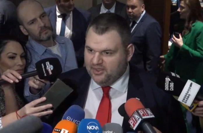 пеевски_840_3001498835099012337_big