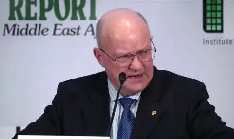 dasnata-raka-na-kolin-paual-savetva-kremal-badete-izkluchitelno-skeptichni-kam-obeshtaniata-na-vashington-1