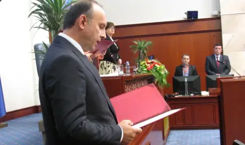shefat-na-parlamenta-v-skopie-poluchil-zaplashitelen-meil-zaradi-vkluchvaneto-na-balgarite-v-konstituciata-na-rsm-1