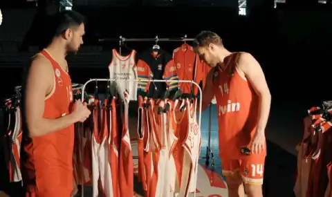 aleksandar-vezenkov-predstavi-ekipa-na-olimpiakos-po-sluchai-100-godishninata-na-otbora-1