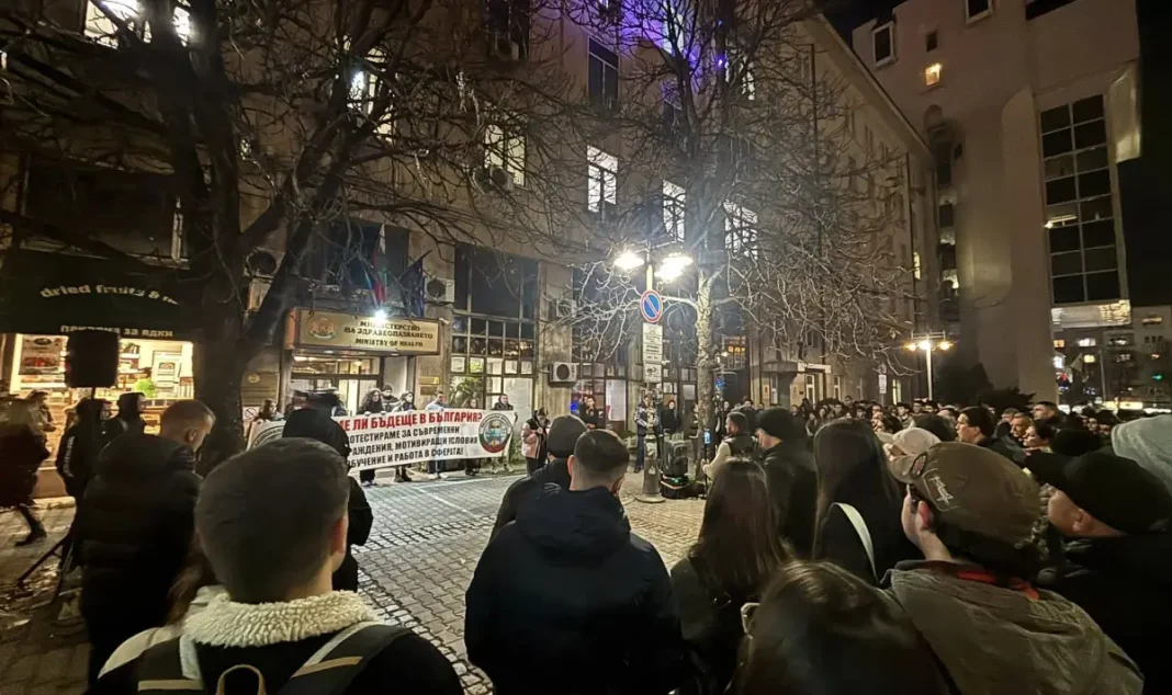 mladi-medici-blokiraha-orlov-most-s-vikove-badeshte-v-balgaria-i-ostavka-i-promana-video-1